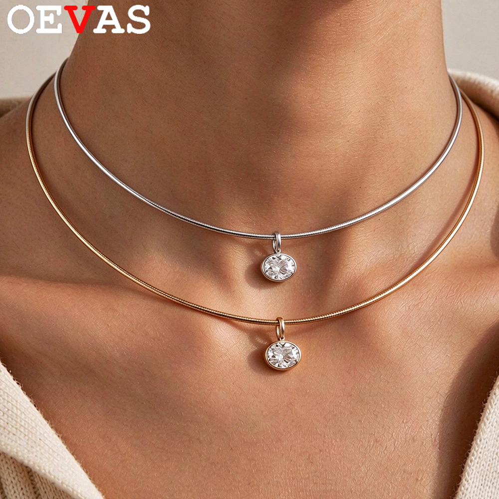 Bezels Set Pendant - Collana OEVAS con Moissanite Taglio Ovale